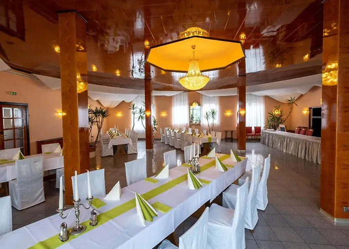 Отель Kraichtaler Hof Kraichtal